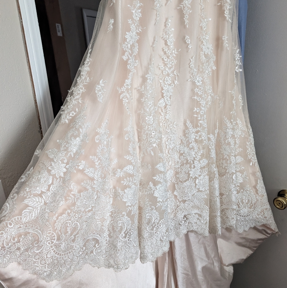Maggie Sottero Nola Lace Wedding Dress - Picture 5 of 17